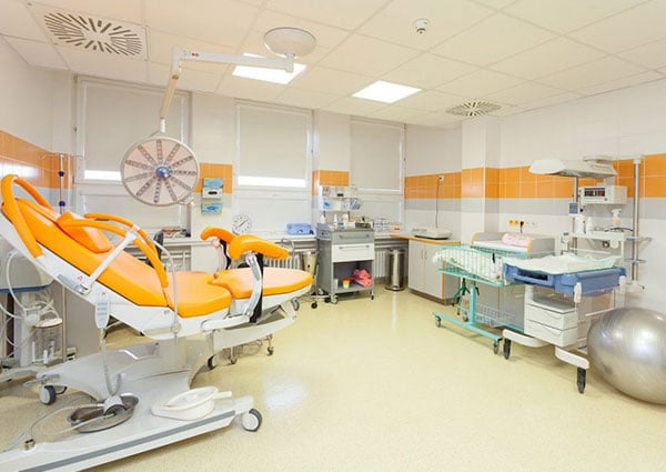 labour room,delivery bed,baby cot,suction unit,birthing bed